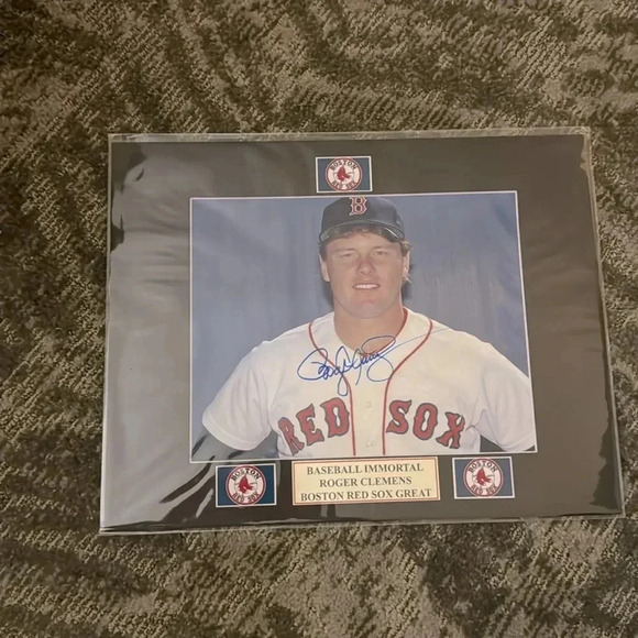 Roger Clemmons autographed 8 x 10 photos scoreboard - Picture 1 of 1